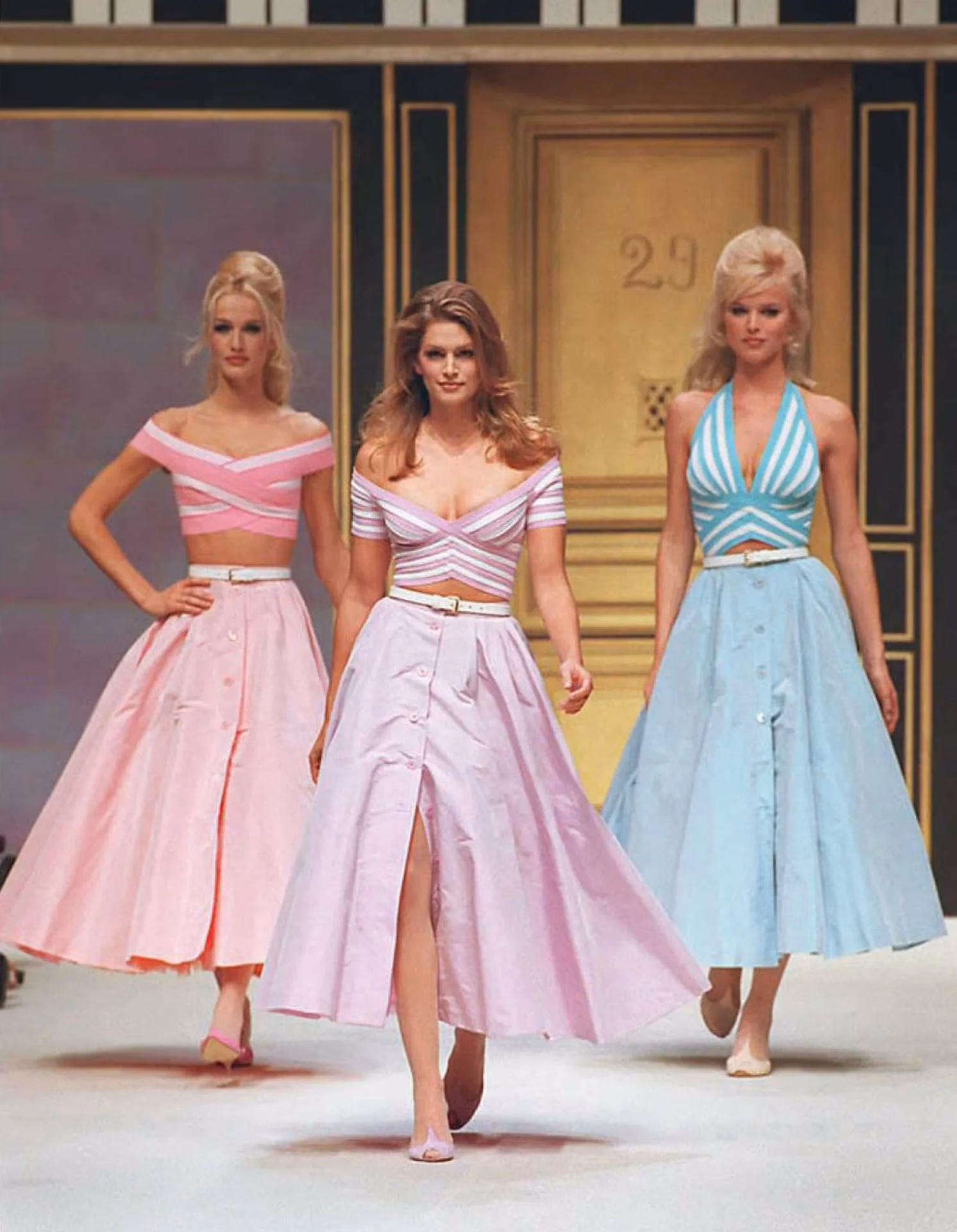 What are the different types of women's bandage dresses?