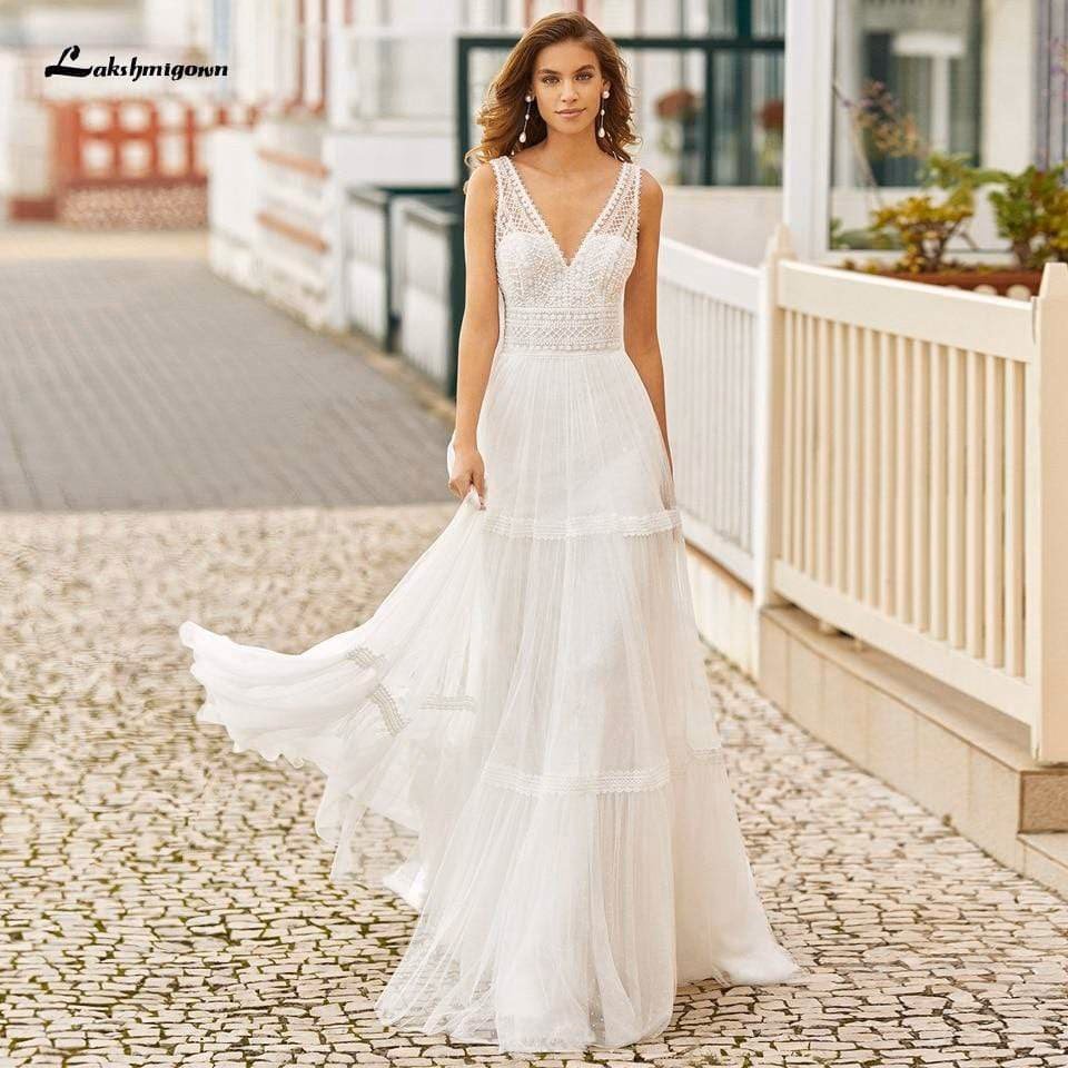 How to travel with casual beach wedding dresses?