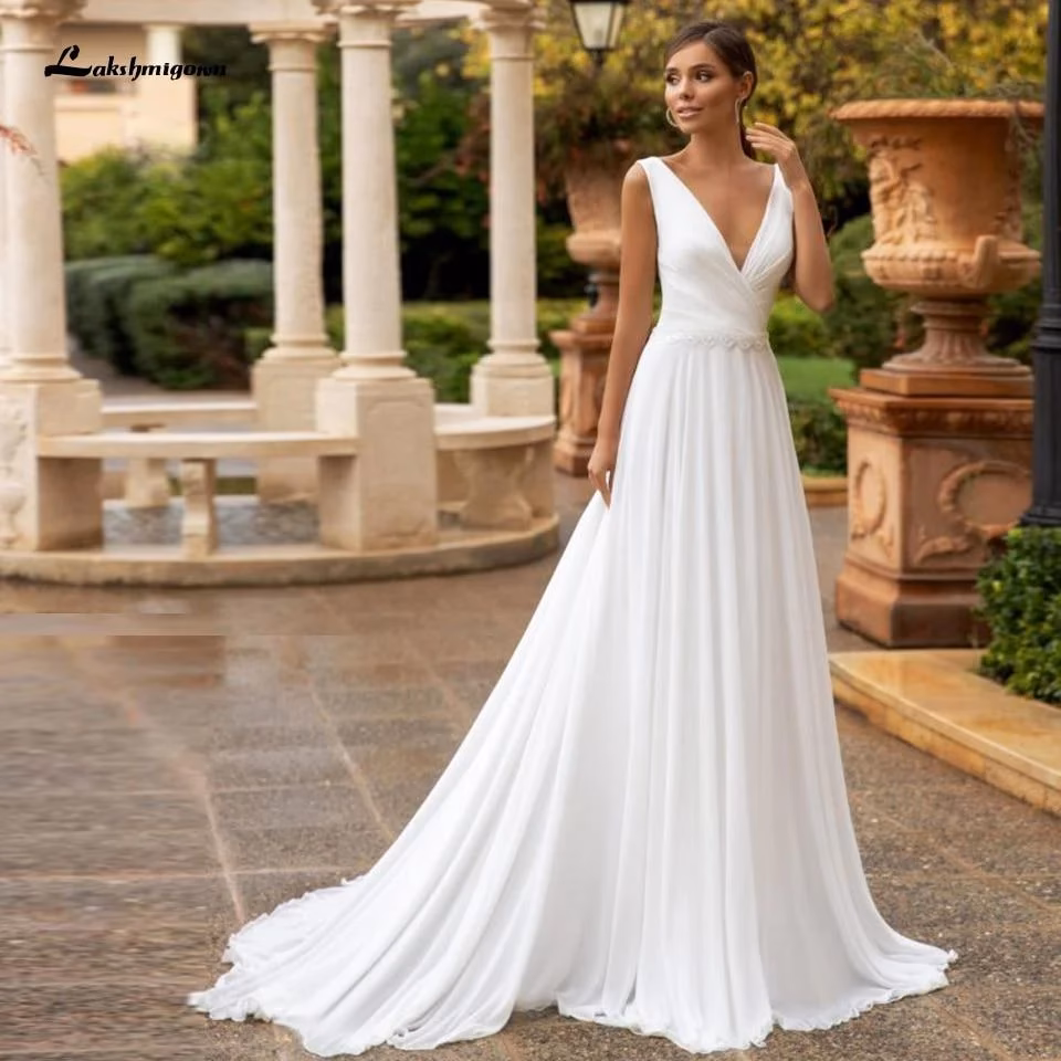 Are lace wedding dresses good for beach events?