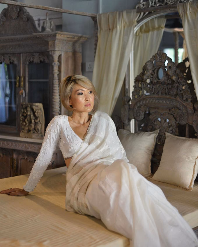 What is traditional clothing in West Bengal?