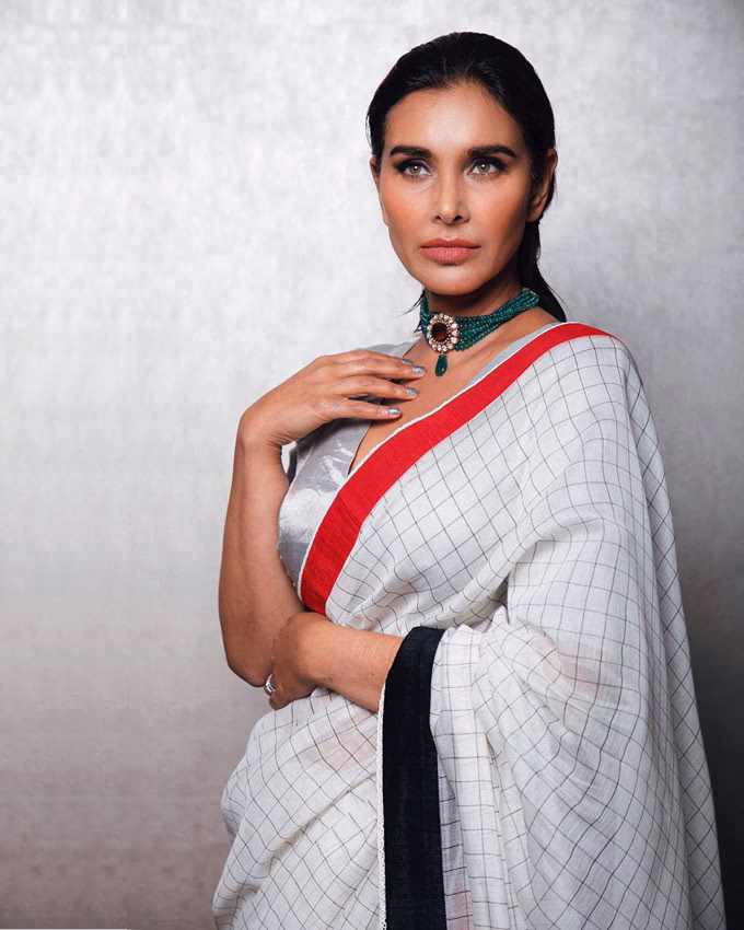 What is traditional clothing in West Bengal?