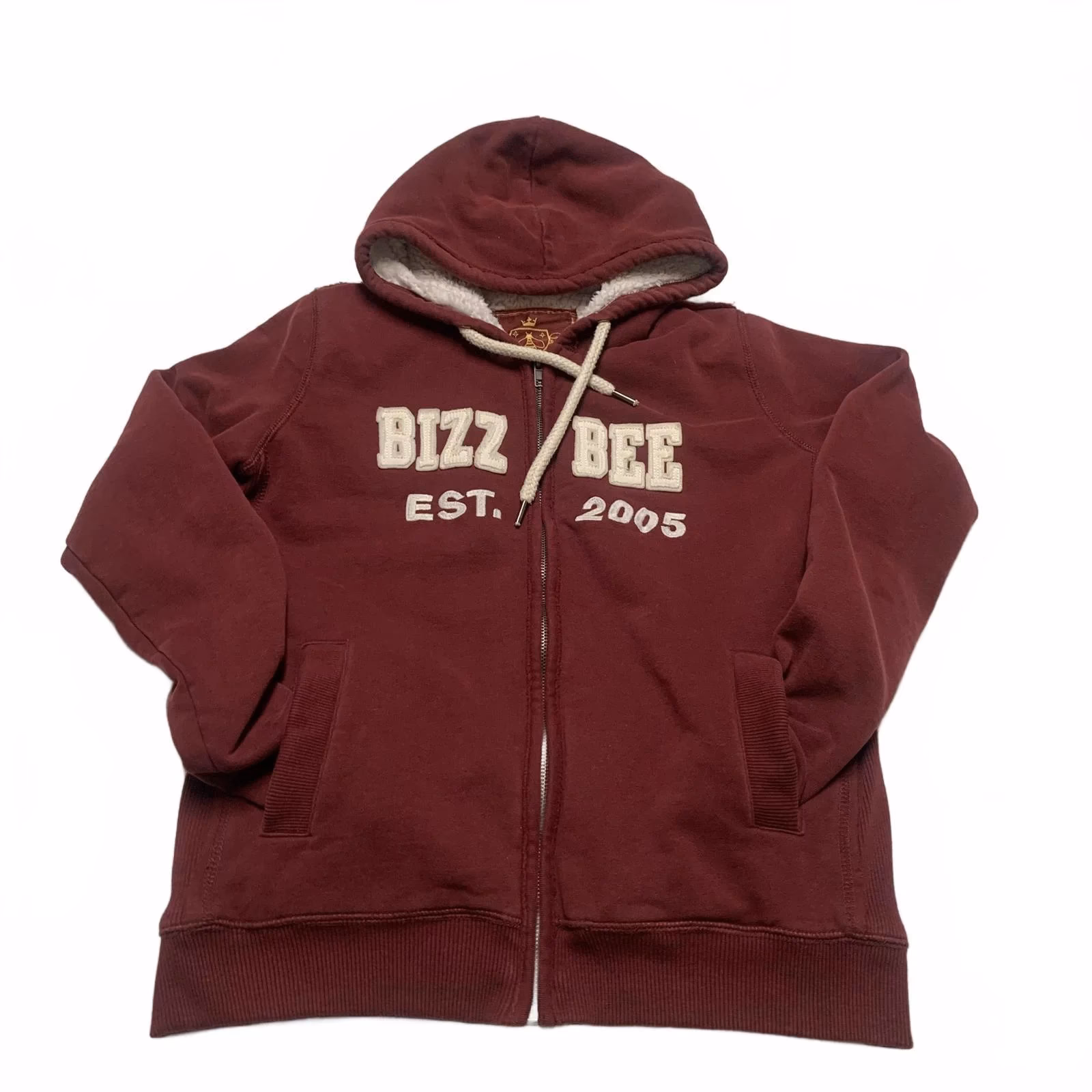 Pourquoi Bizzbee s'appelle BZB ?