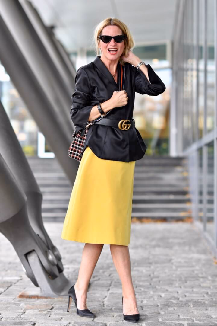 What color is a black & yellow aura of Joy T-shirt?