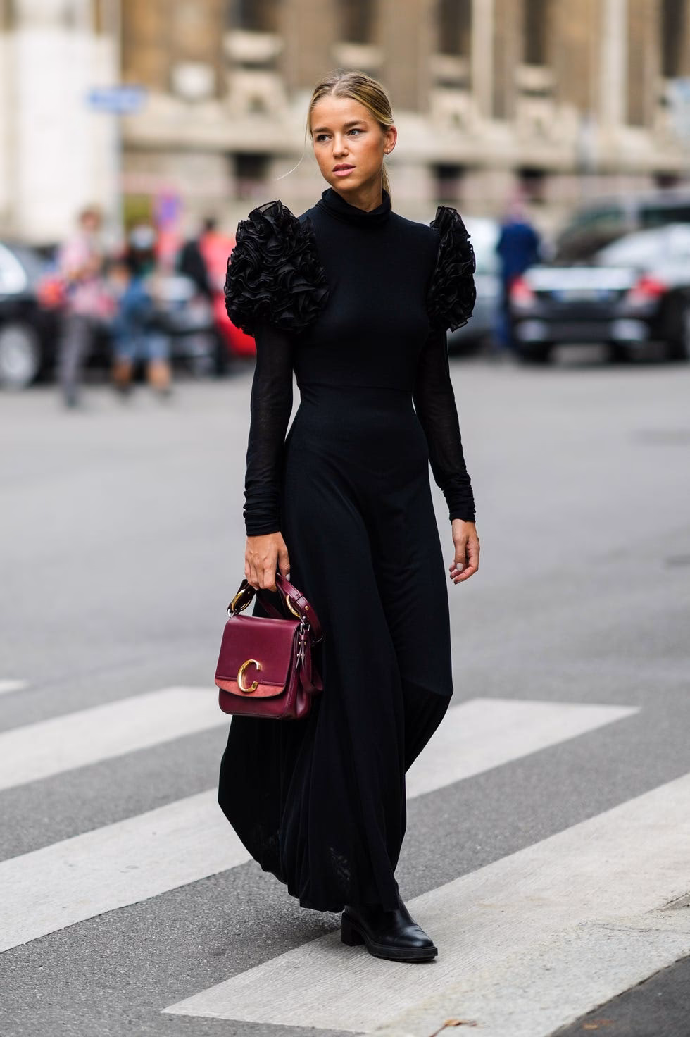 Wat kan ik het beste onder een jurk dragen?