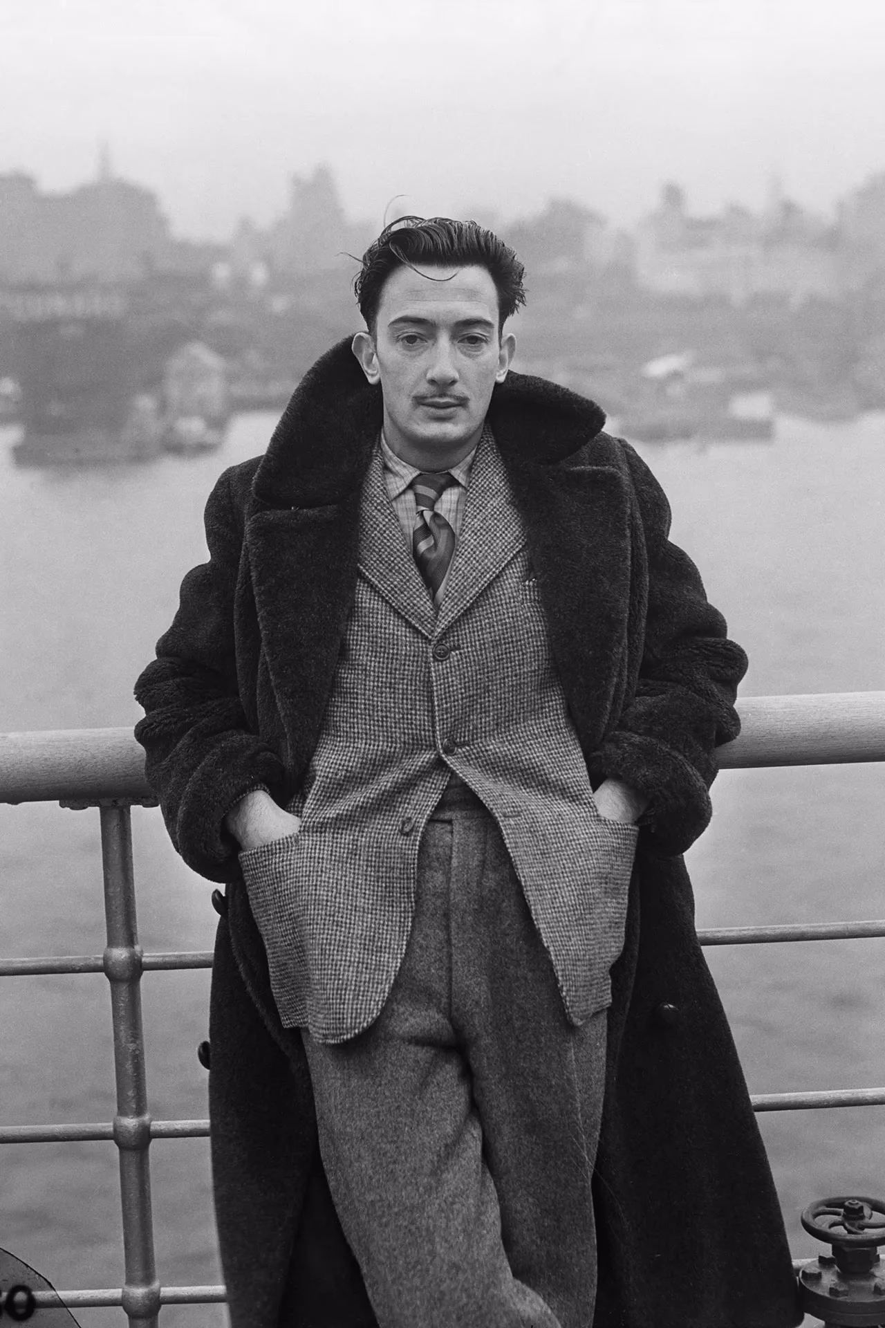 When is Dal & Schiaparelli in daring fashion open?
