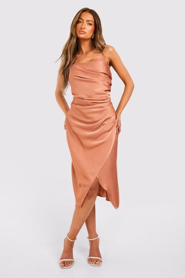 Wat is de dresscode voor een zomerse chique jurk?