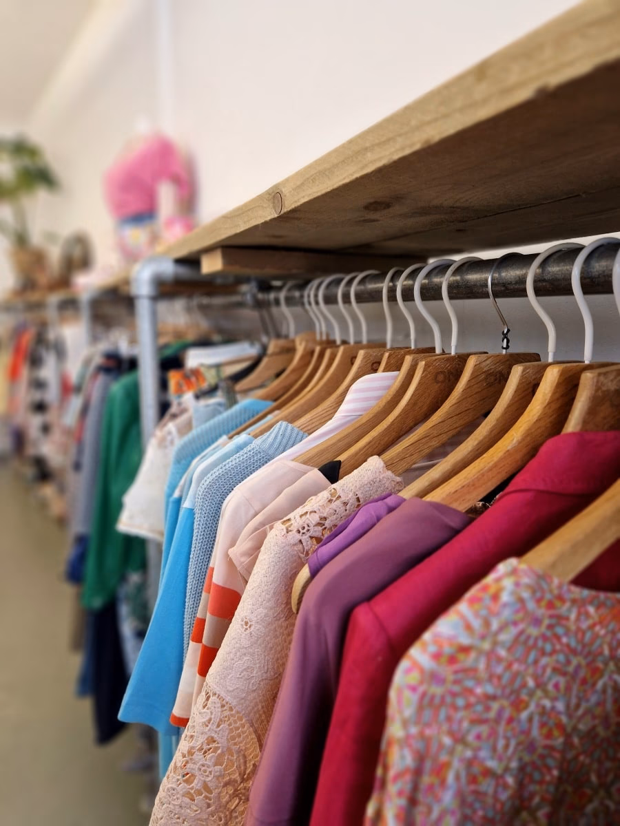 Wat zijn de beste sites om tweedehands kleding te kopen?