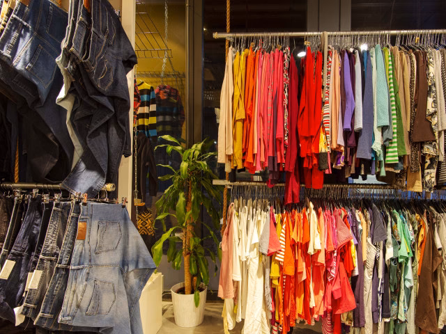 Wat zijn de beste sites om tweedehands kleding te kopen?