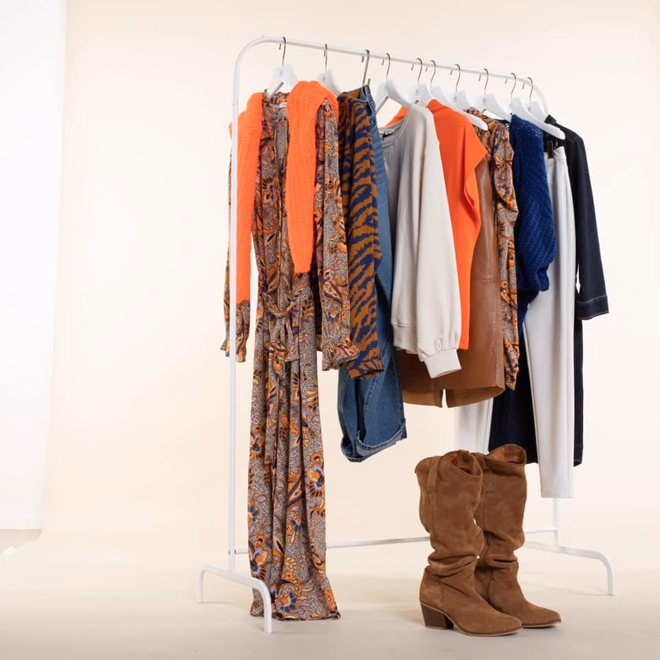 Wat zijn de openingstijden van Anna van Toor Laren?