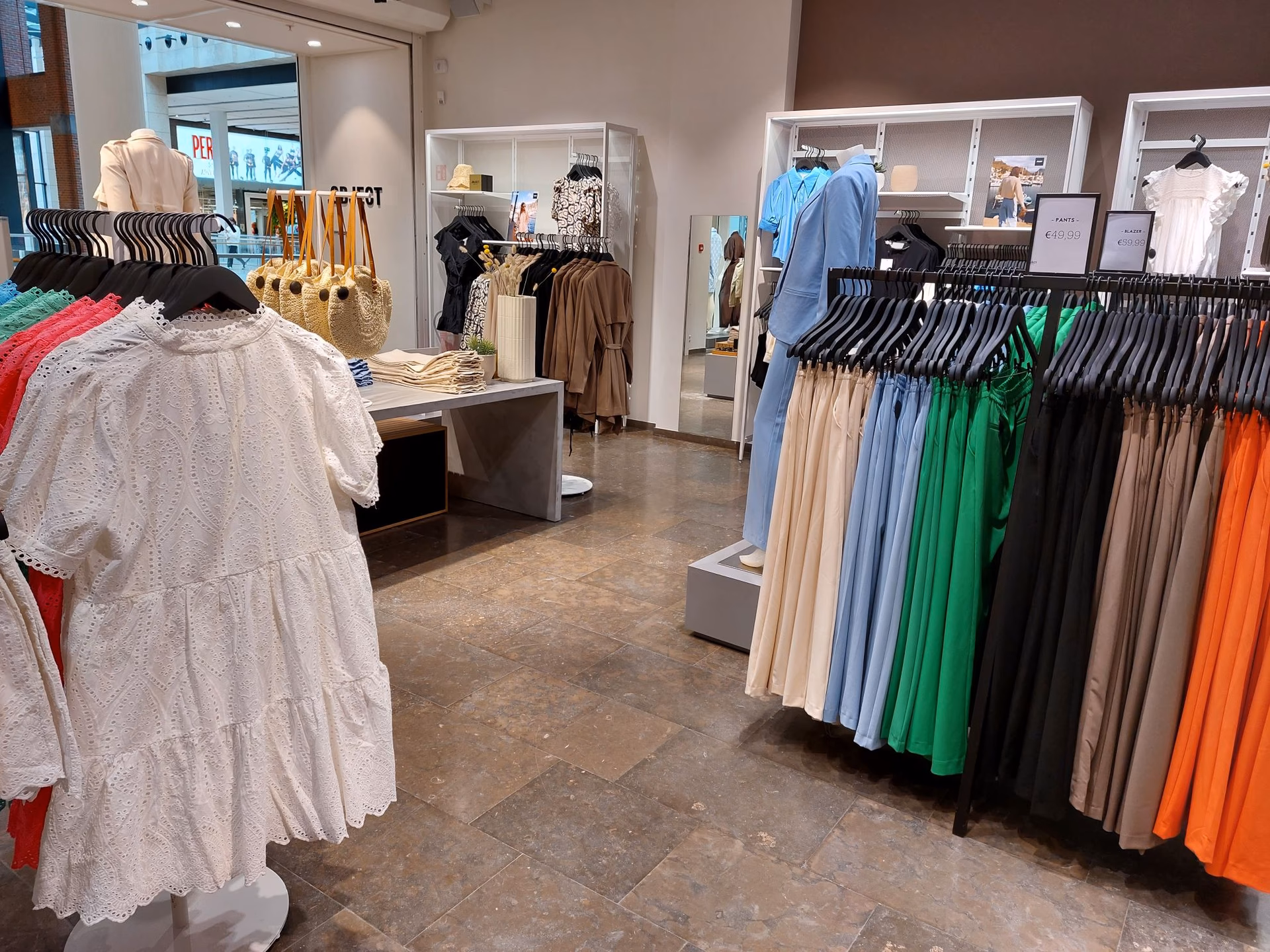 Kun je 's avonds door Hoog Catharijne lopen?