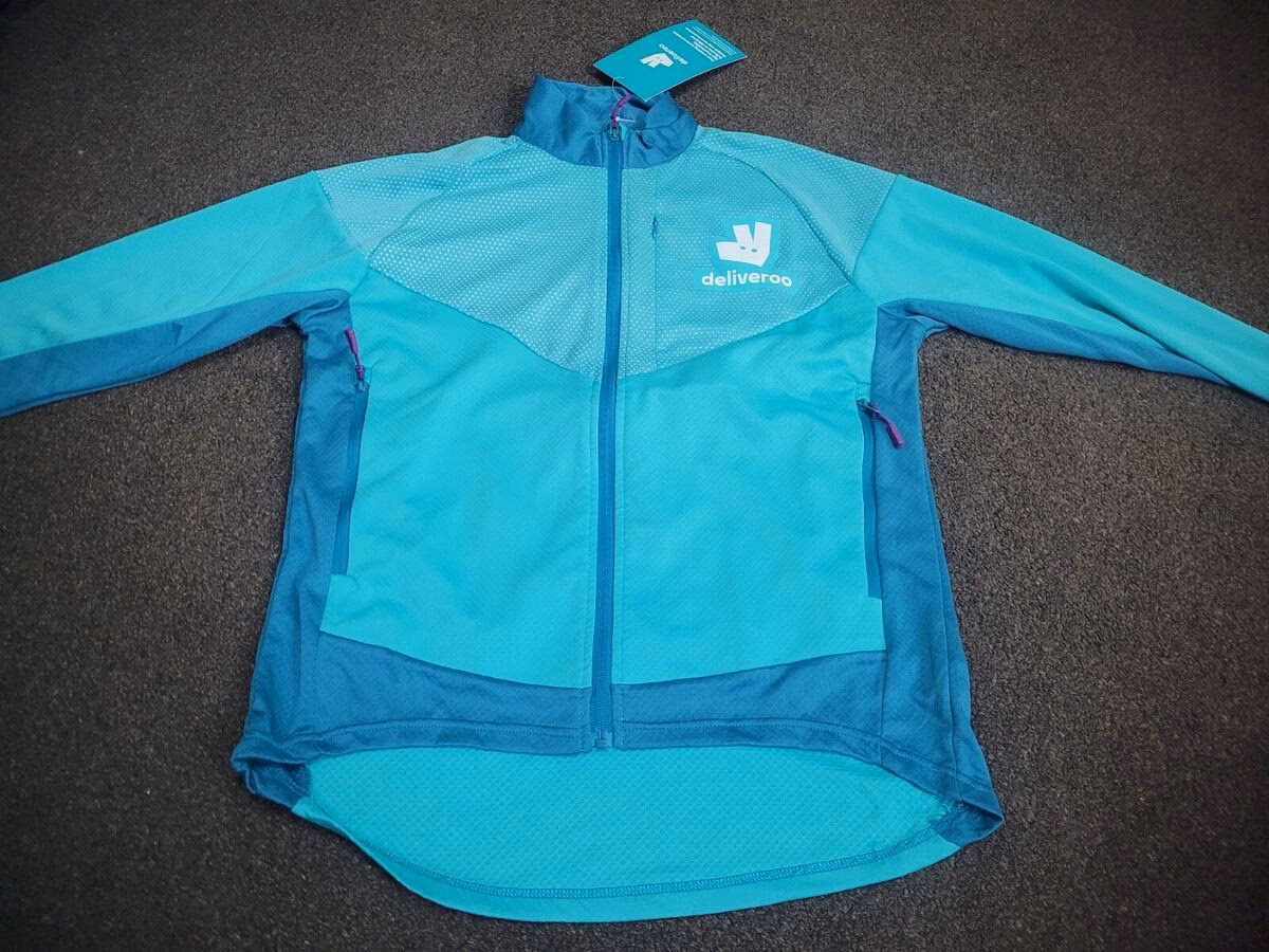 How long does it take to rent a designer dress from Deliveroo?