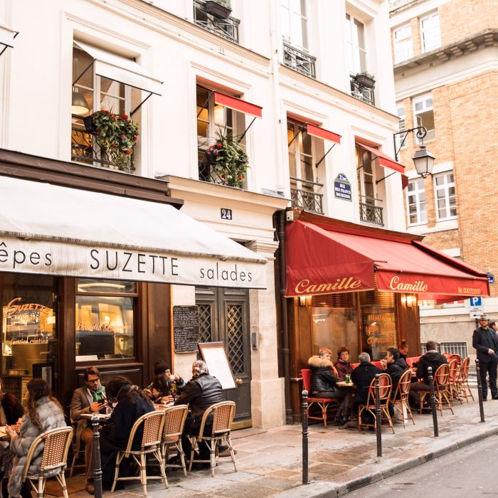Can you wear jeans to dinner in Paris?
