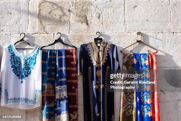 What do Israeli women wear?