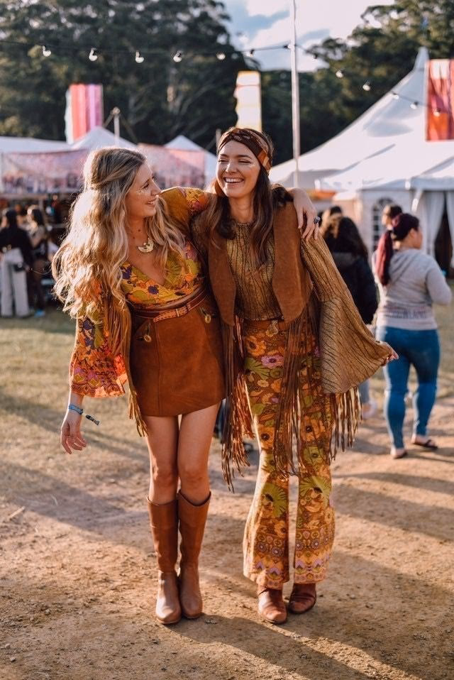 What influenced hippie fashion in the 1970s?
