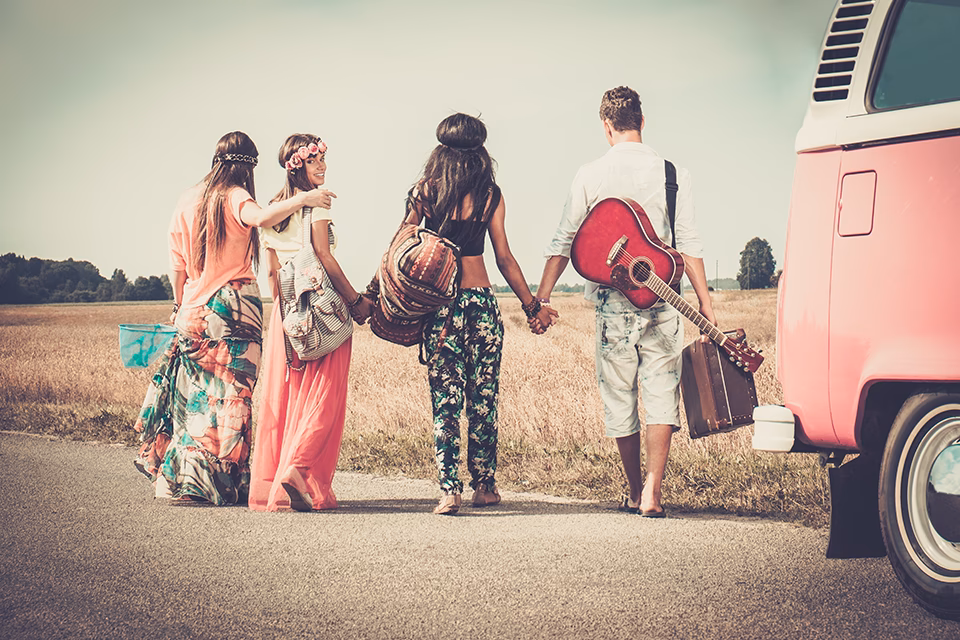 Droegen hippies wijde kleding?