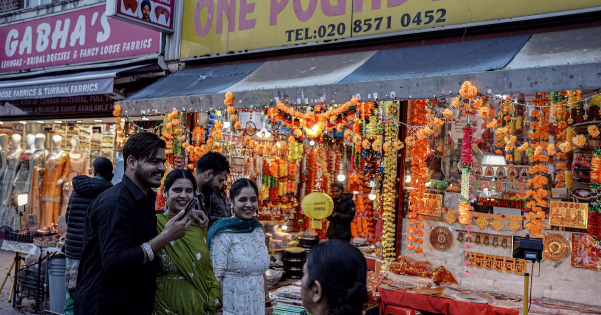 Where can I buy Indo-Western clothing in the UK?