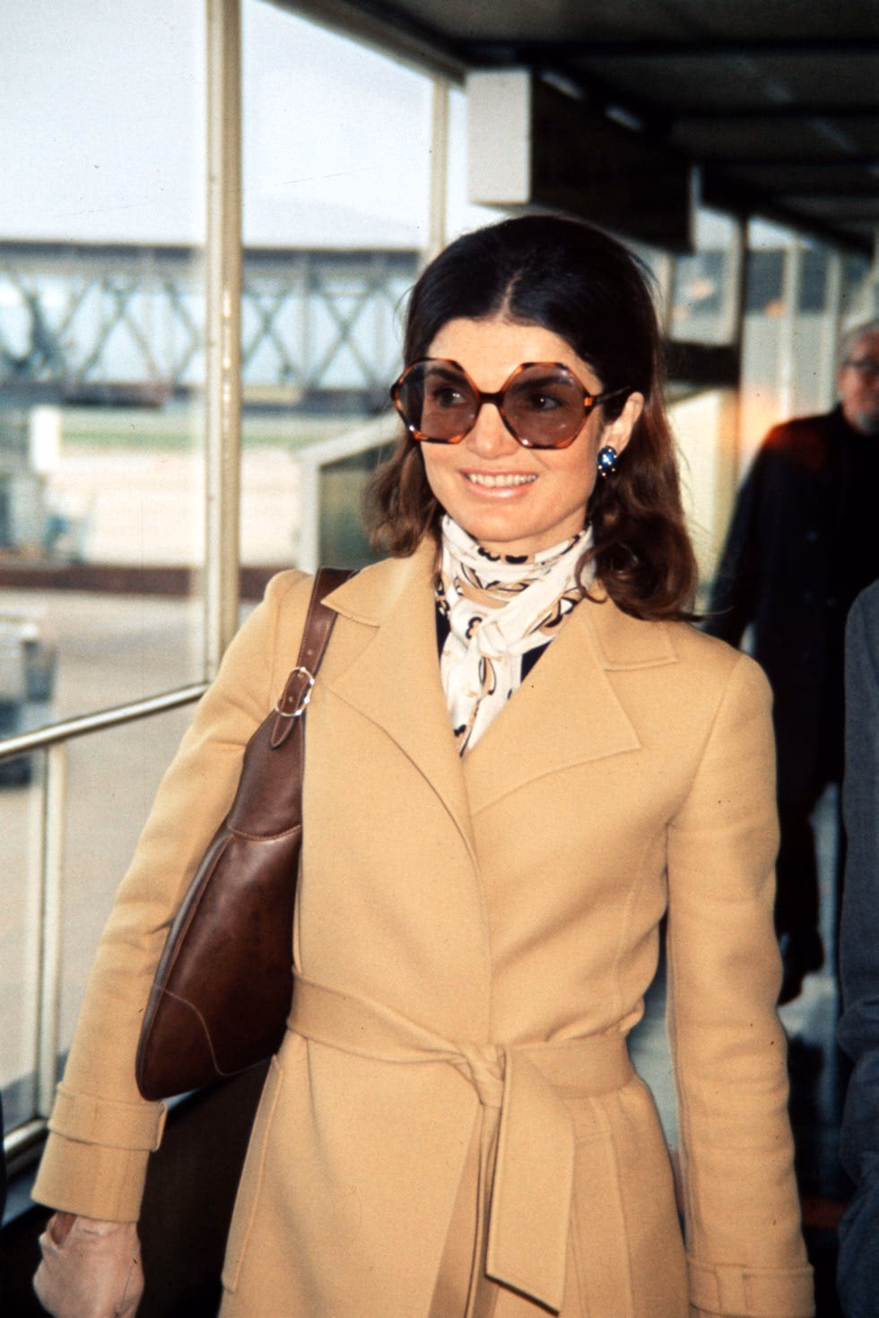 What did Jackie Kennedy Onassis wear?