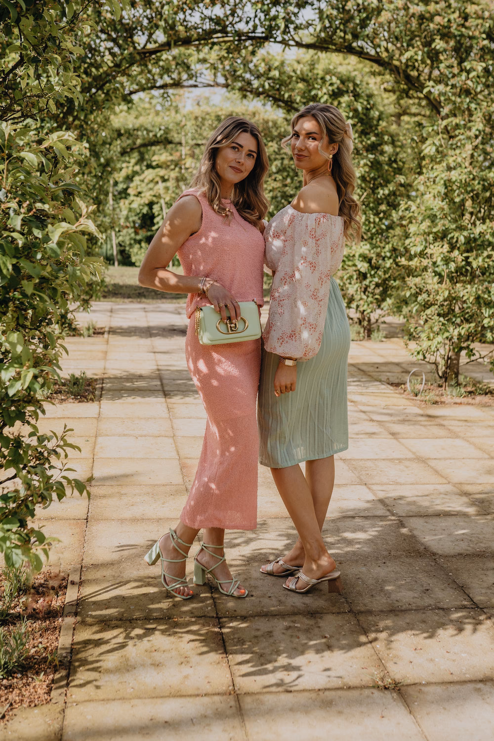 Kan een jurk te kort zijn voor een bruiloft?