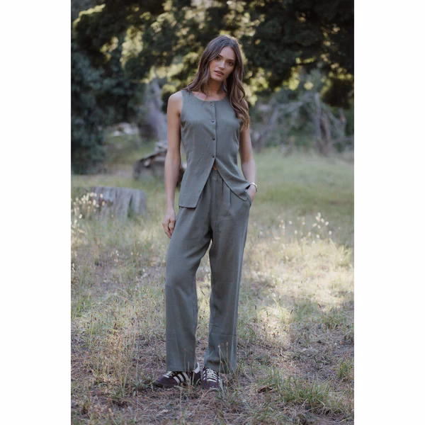 How do I contact lelarose?