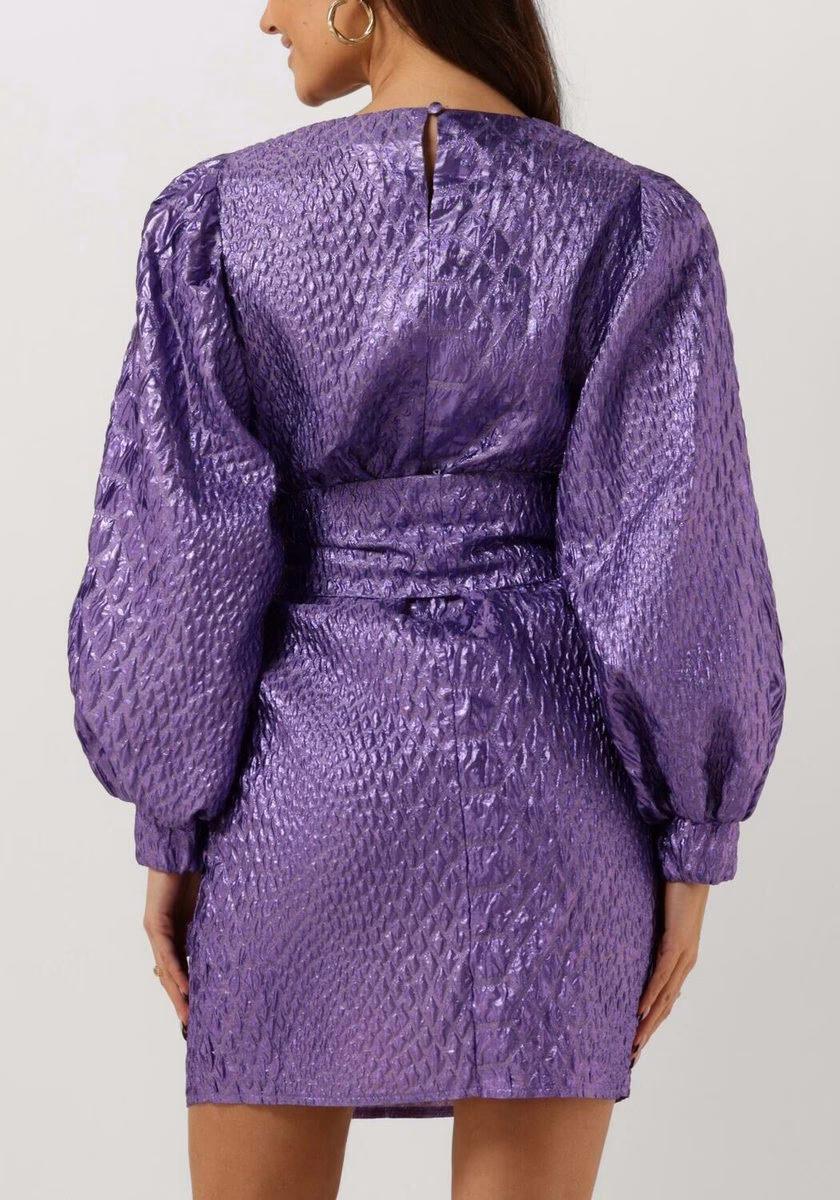 Welk type jurk verbergt buikvet?