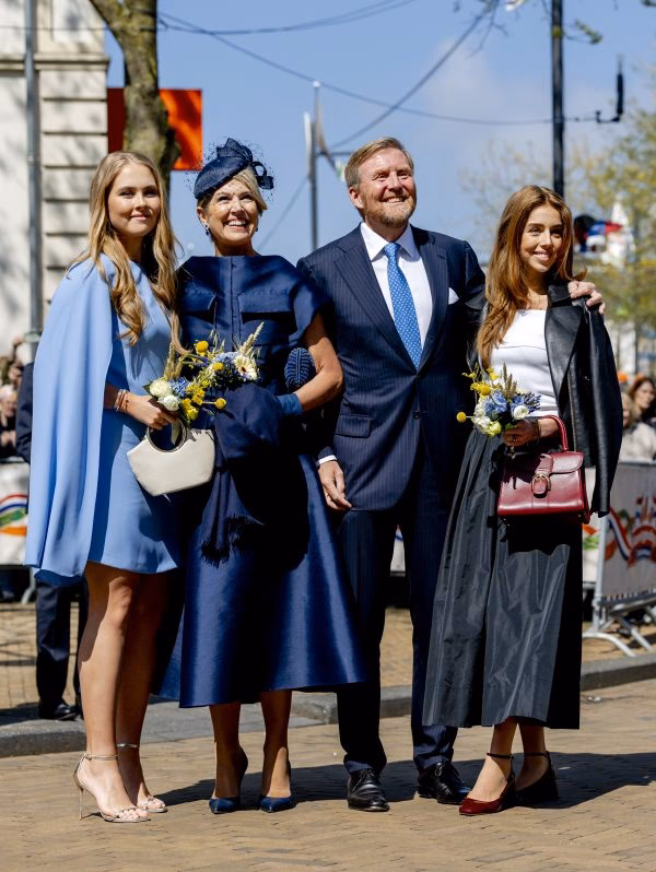 Welke jurk droeg Amalia op Koningsdag 2025?