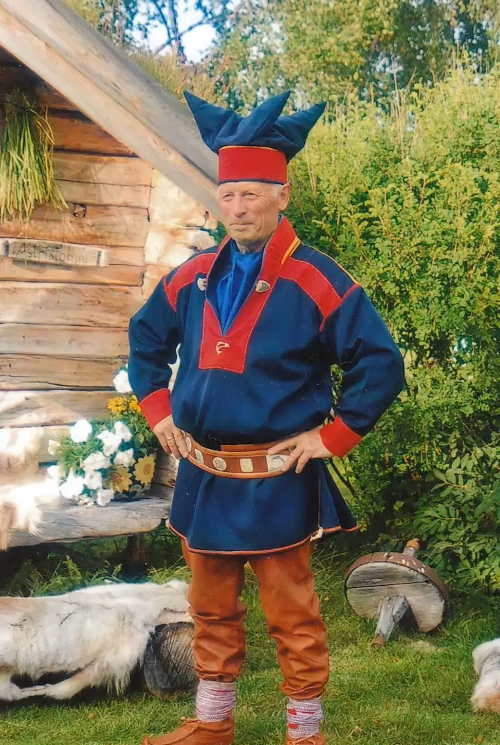 What do Sami people wear?