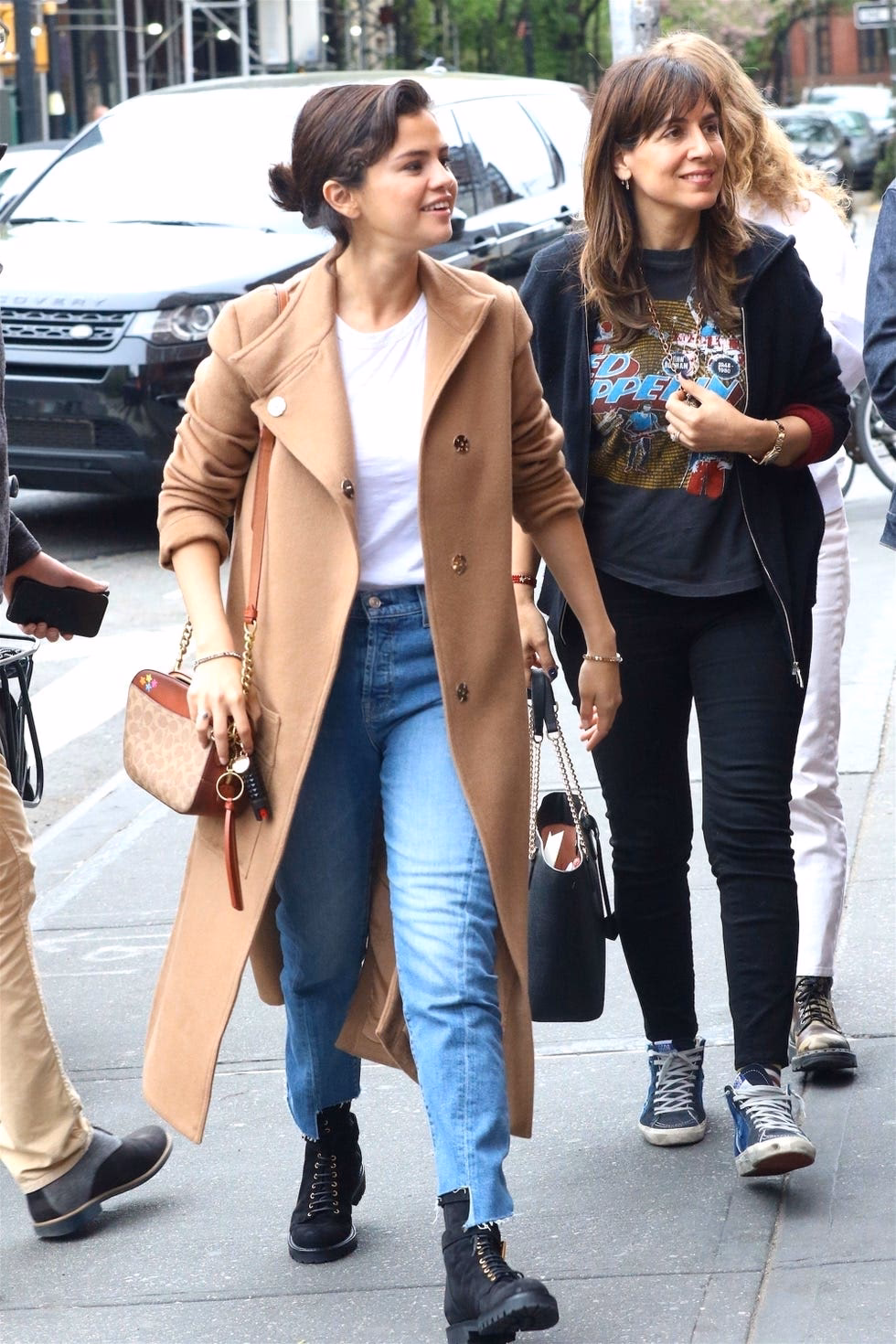 How do I contact Selena Gomez If I have problems using a screen reader?