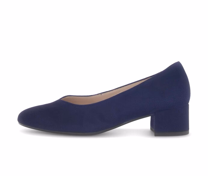 Welke kleur schoenen draag je onder een blauw pak?