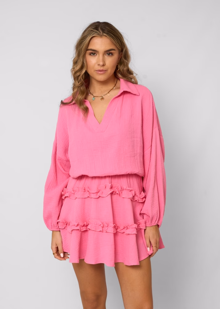 Wat is de combinatie van roze jurk?