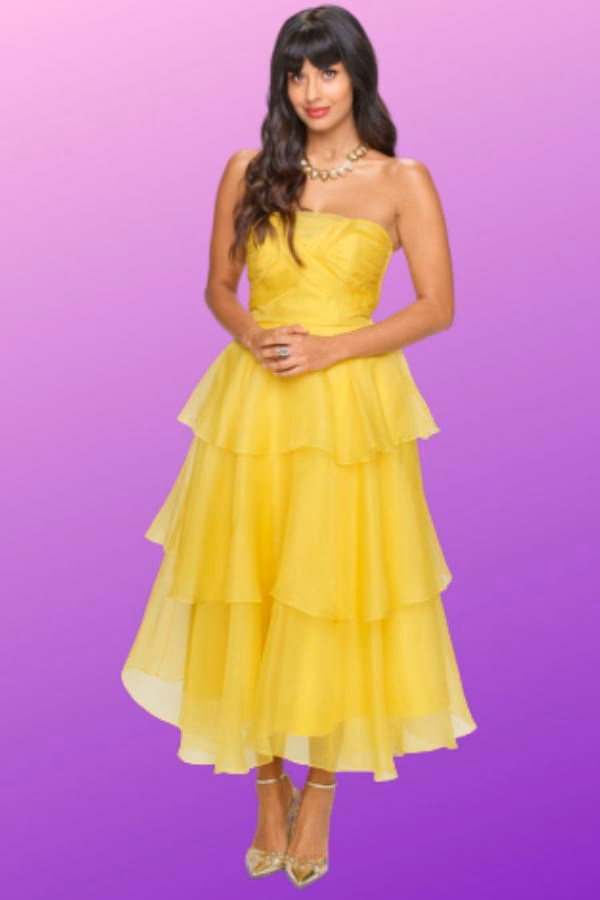 What does Tahani wear on 'the good place'?