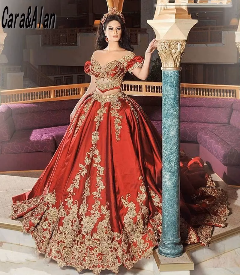What does Tunisian clothing symbolize?