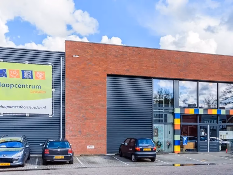 Waar kan ik kleding inleveren in Leusden?