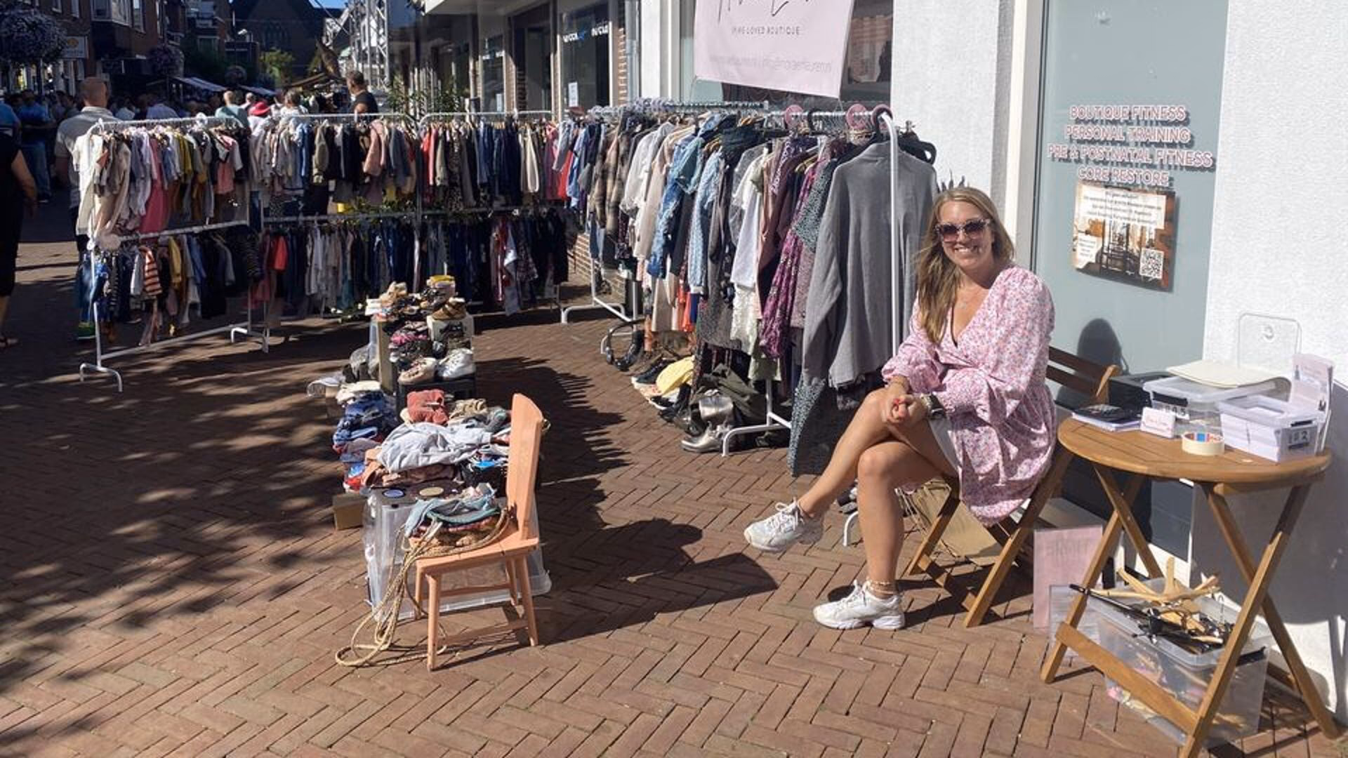 Waar kan ik kleding inleveren in Naaldwijk?