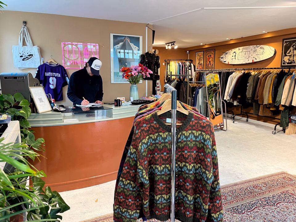 Welke vintage winkel in Groningen biedt een eigen label genaamd Remade Vintage aan?