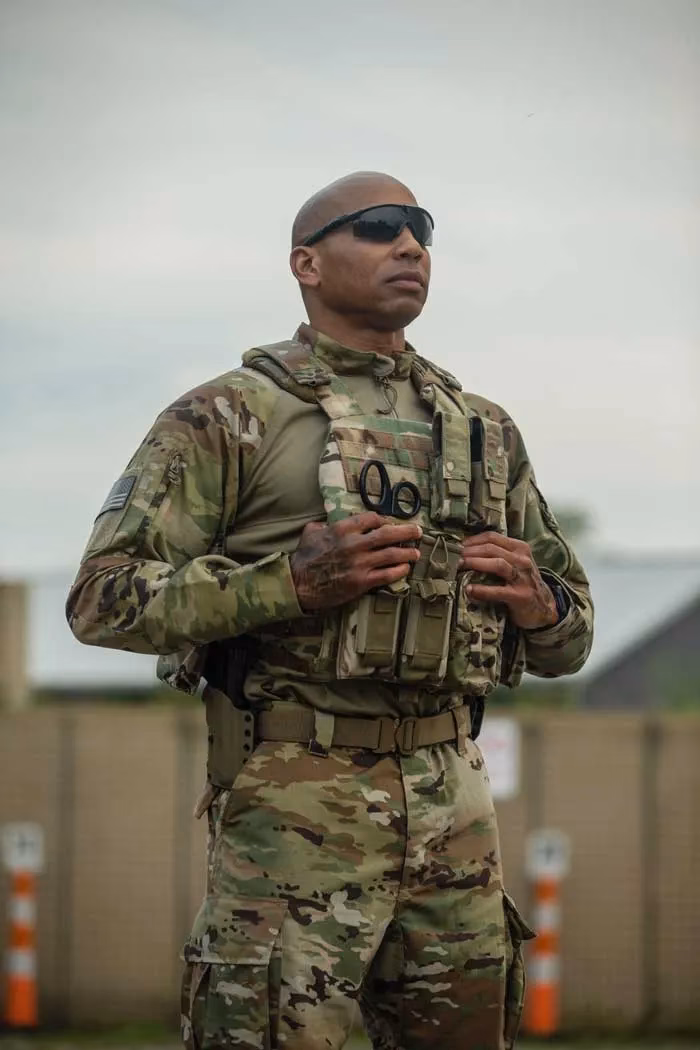 What's on a US Army veteran crewneck sweatshirt?