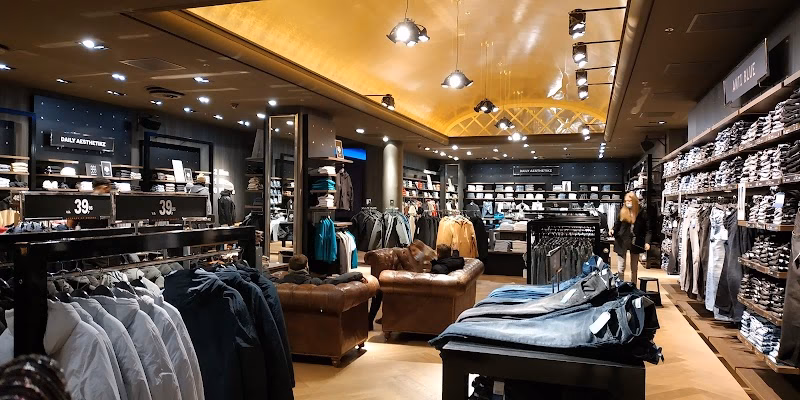 Where is van Oldenbarnevelt in Rotterdam?