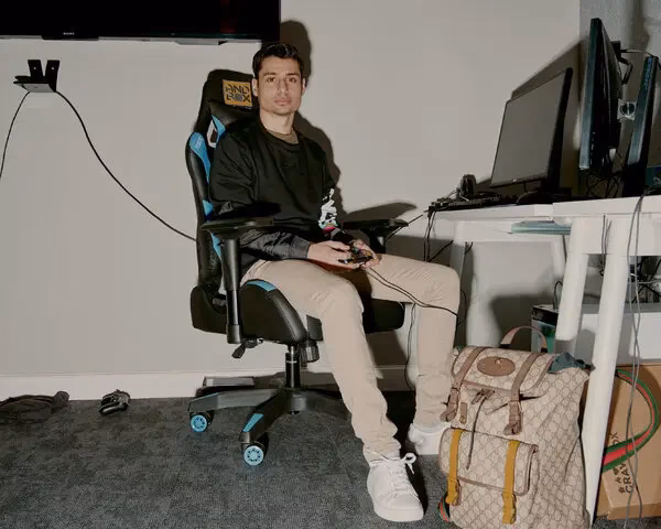 What to wear to a gaming game?