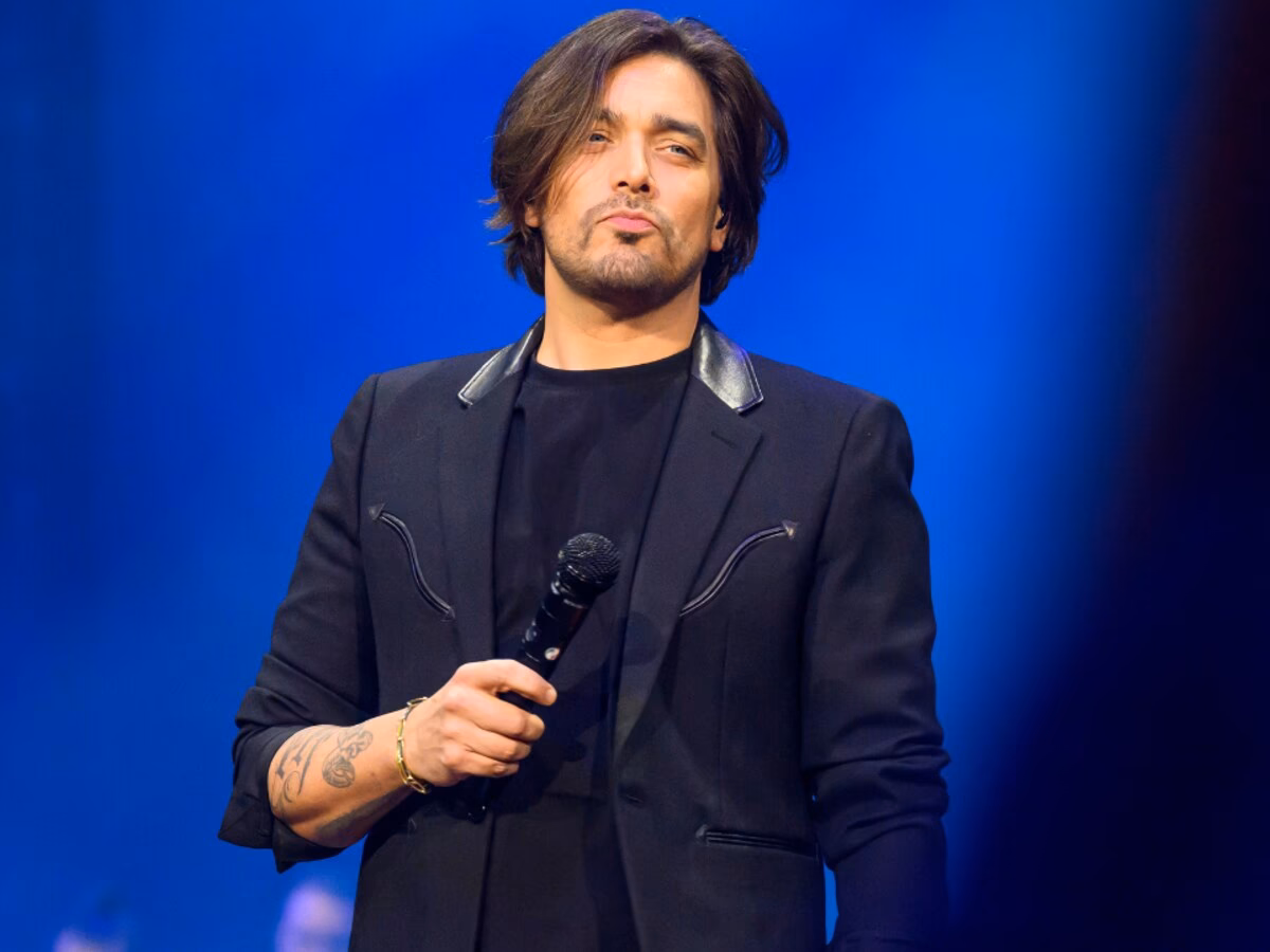 Who is Waylon Arnold Jennings?